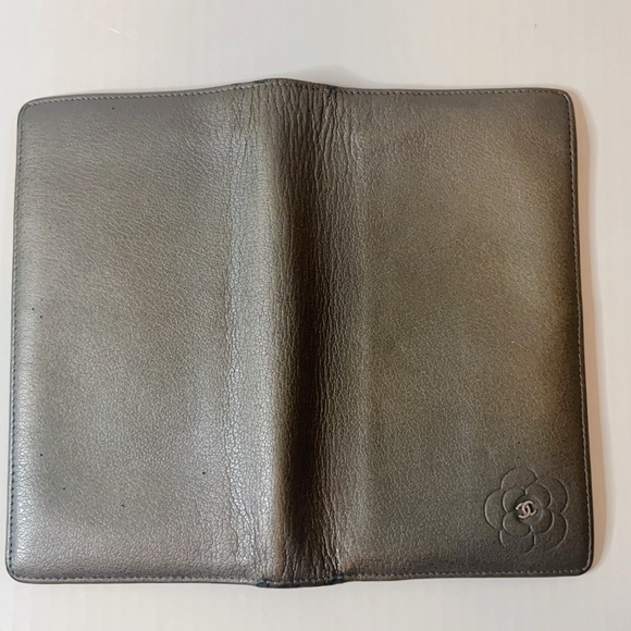 Authentic Chanel Bi-fold wallet. - Picture 2 of 9